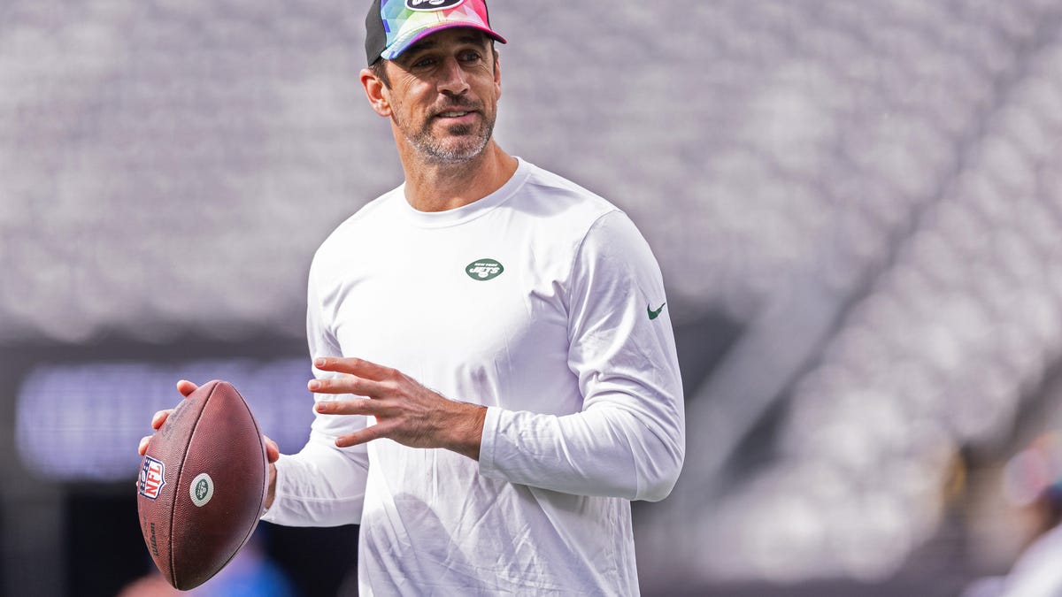 Don’t let Aaron Rodgers convince you not to use sunscreen