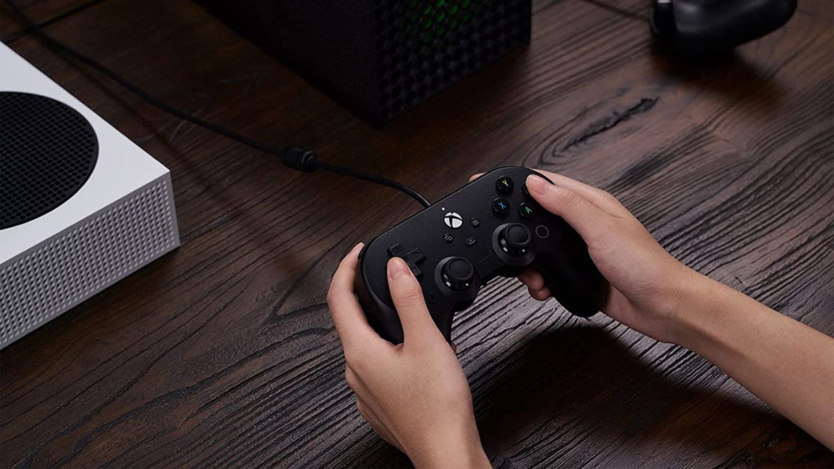 This 8BitDo Controller for Xbox Has the Best D-Pad in the Business