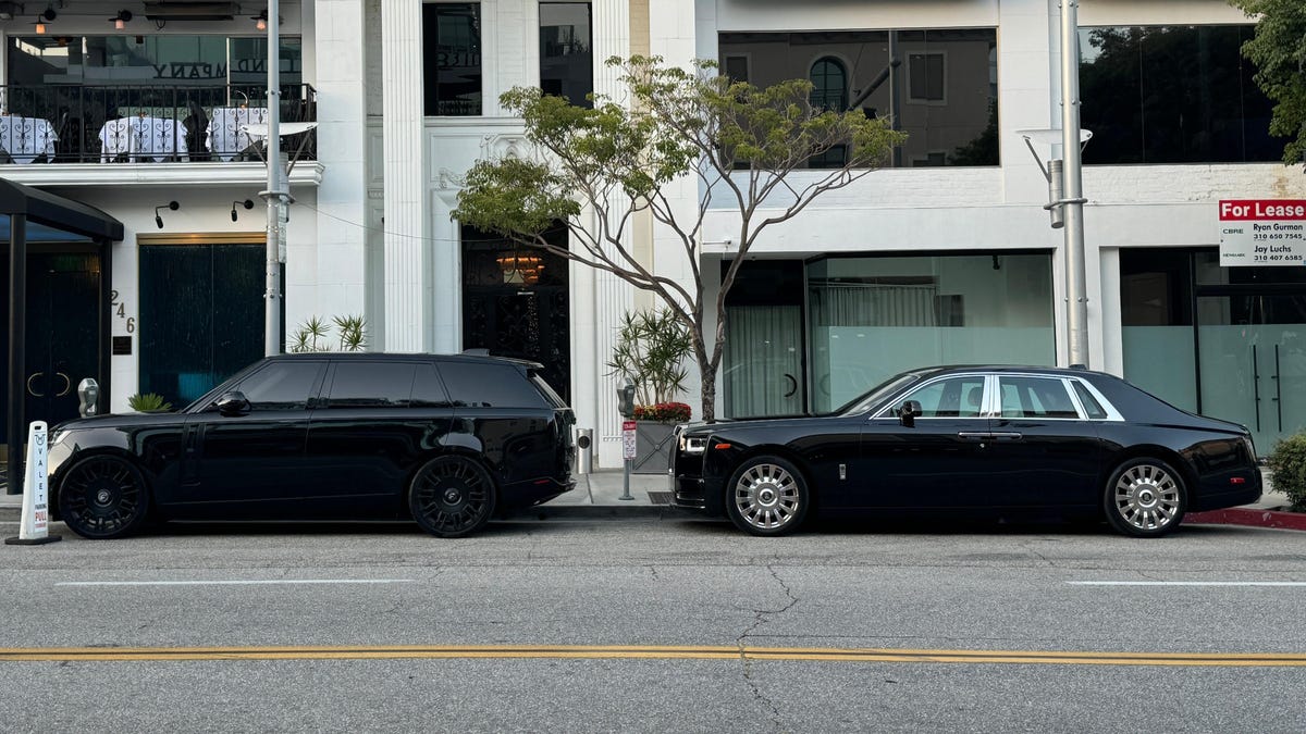 Do You Realize How Huge The Rolls-Royce Phantom Actually Is?