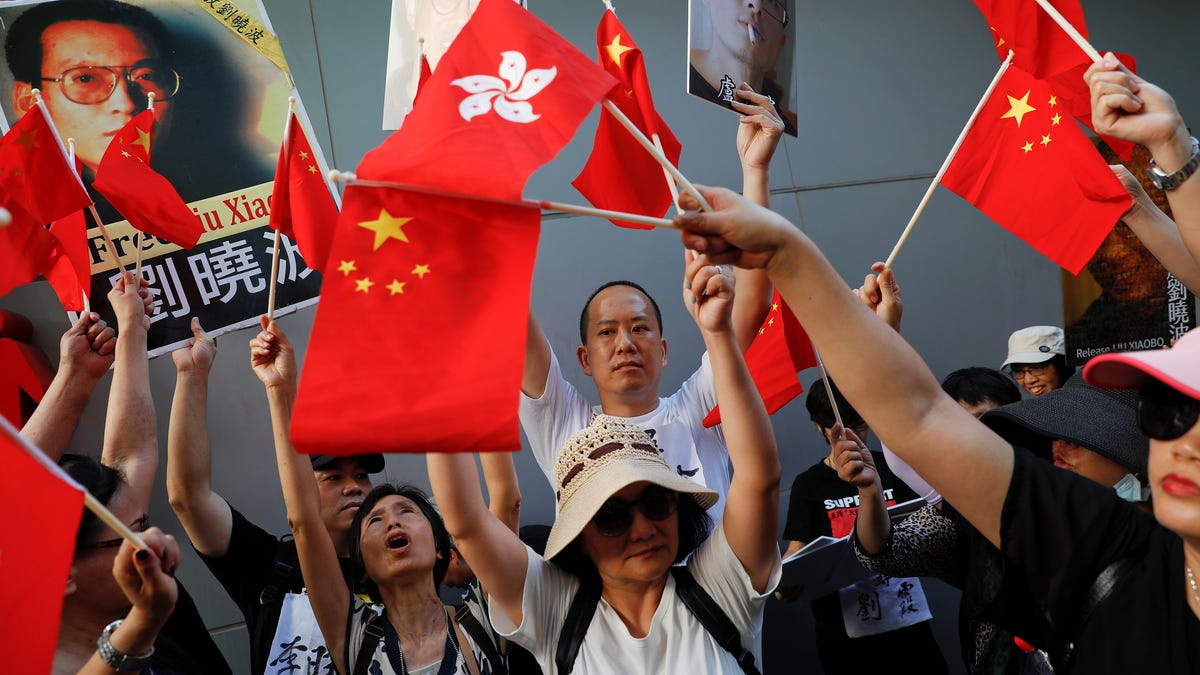 Hong Kong's mainland Chinese split over extradition protests