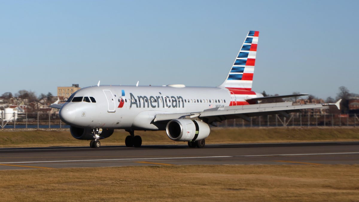 First-Class Vaper Diverts American Airlines Flight Because It’s Not That Different From Smoking