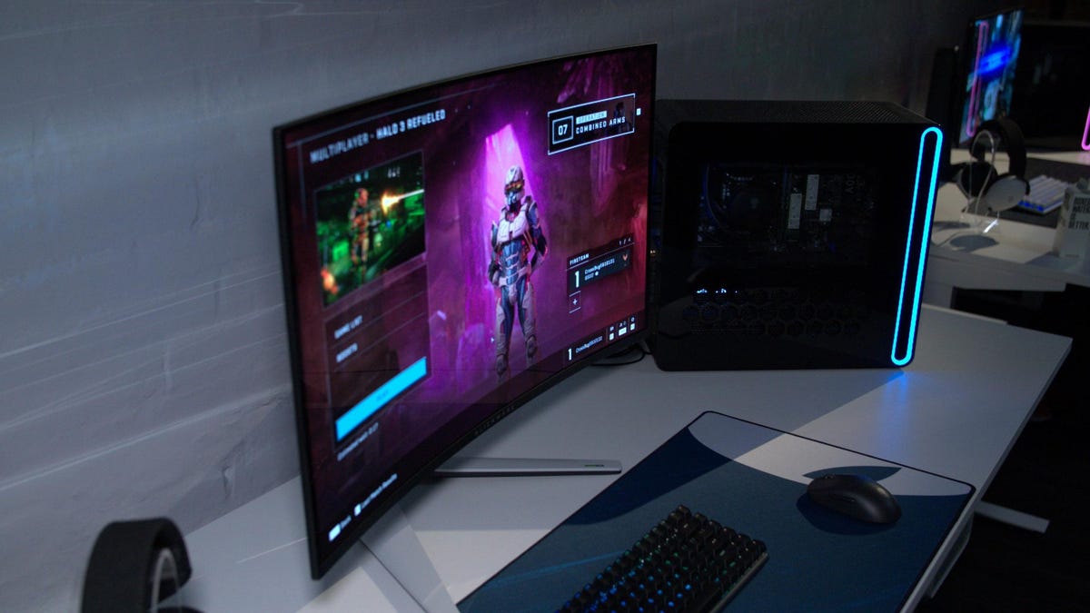Alienware's Latest QD-OLED Gaming Monitor Is a Real Curveball With 4K at 240Hz