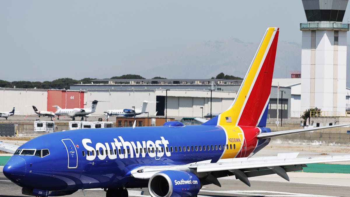 Southwest Airlines takes on activist investor Elliott in board dispute