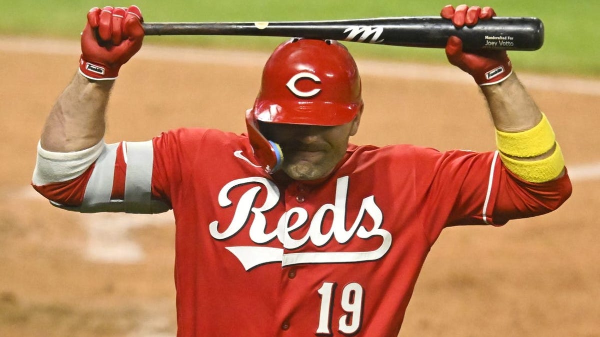 Votto, Reds hand Astros 8th straight loss, 12-9 - Deseret News