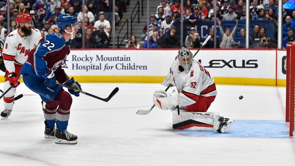 O'Connor scores another short-handed goal, Avalanche beat
