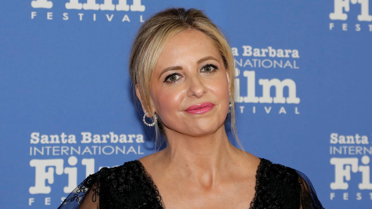 Sarah Michelle Gellar filmed a very early-morning SATC cameo