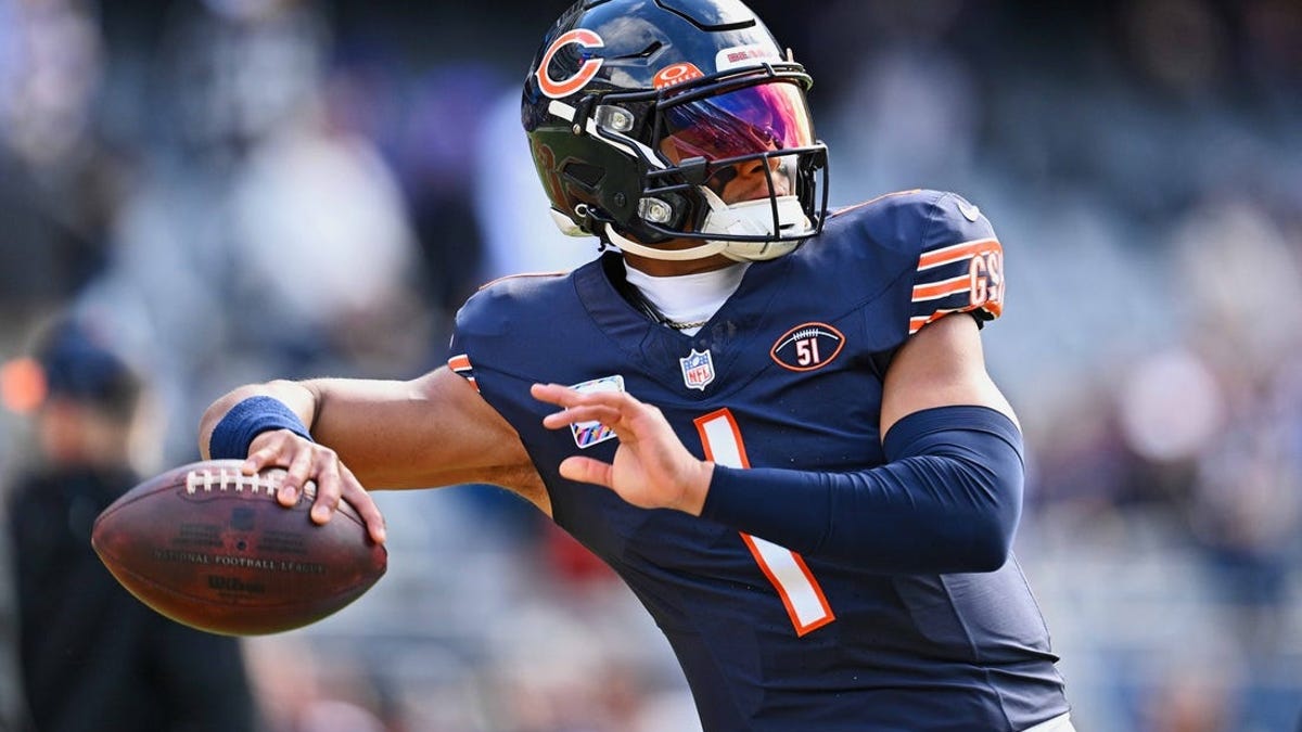 Bears QB Justin Fields Out, Tyson Bagent To Start Vs. Raiders