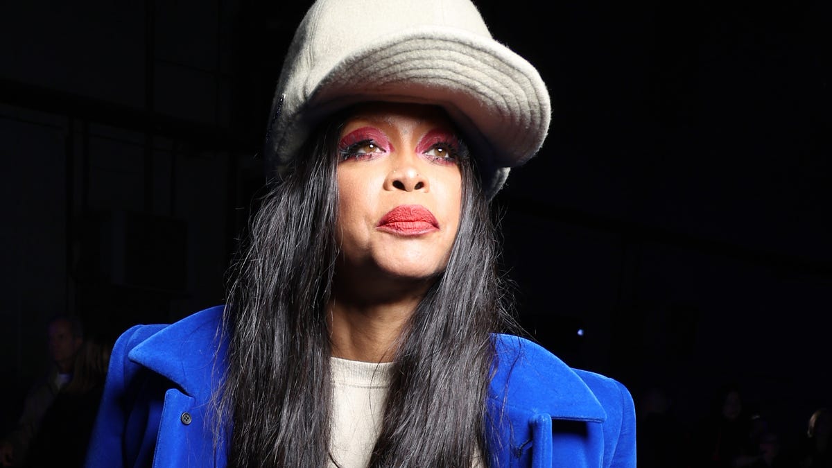 Erykah Badu plays a psychic in the gender-flipped What Men Want trailer