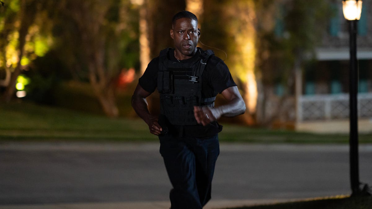 The 8 Sterling K. Brown Moments On Paradise That Made Him A Certified Badass