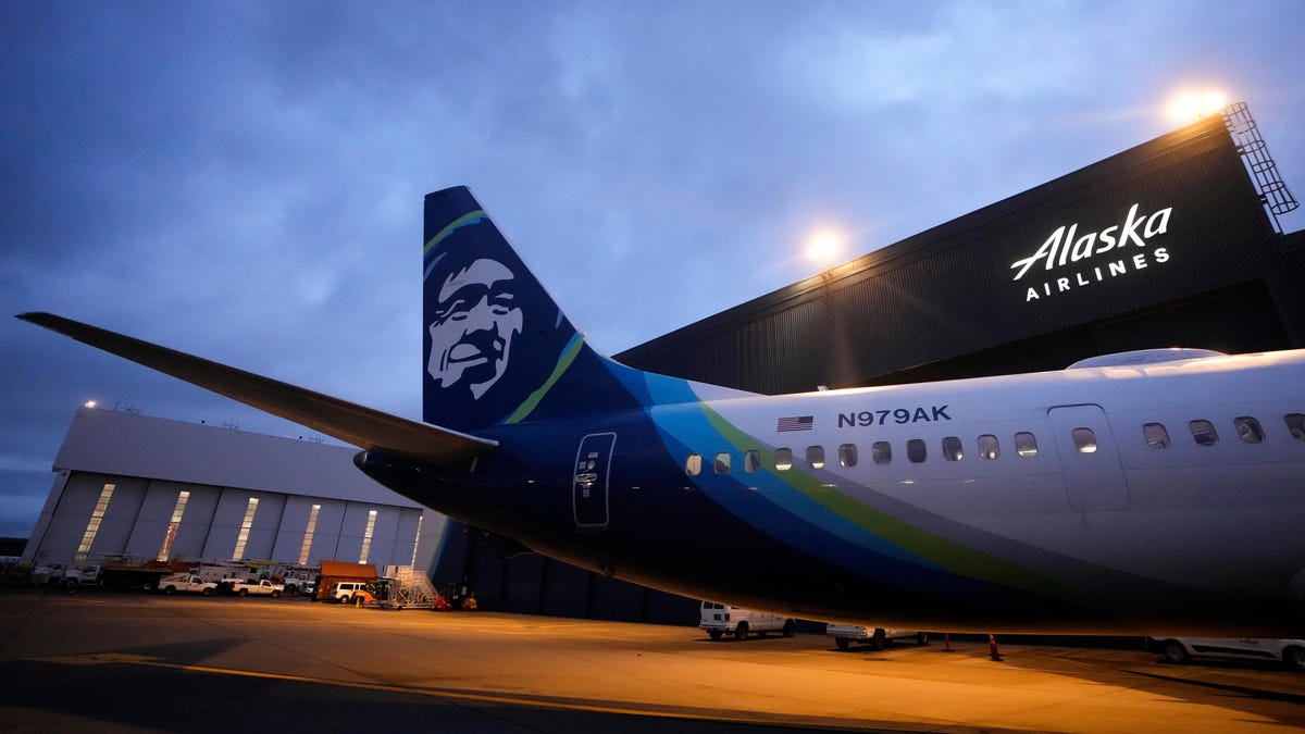 Alaska Airlines flight attendants reject preliminary agreement