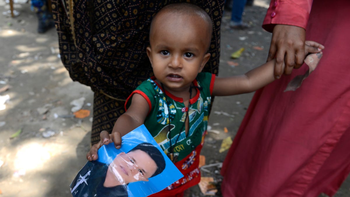 Bangladeshi factory worker’s wife: “I want his body so my 2-year-old ...