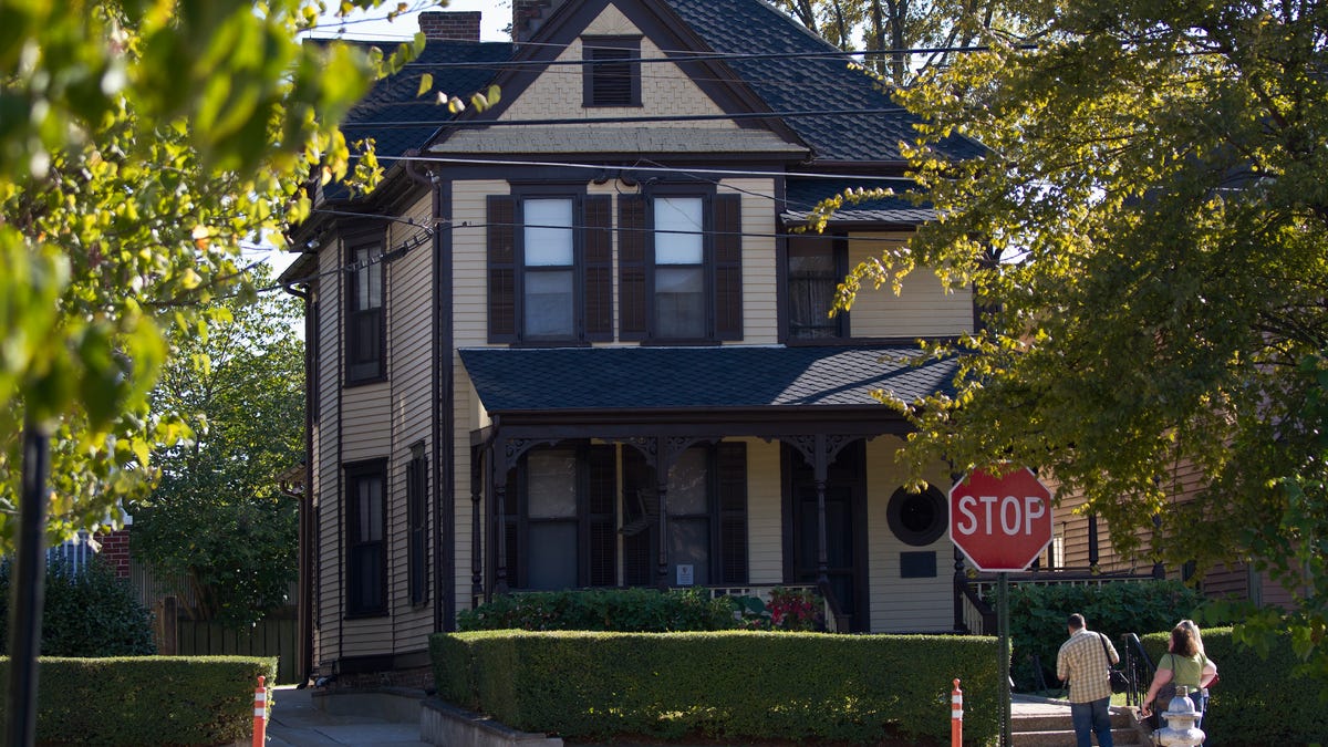 Woman Arrested for Trying to Set Dr. King's Birth Home on Fire