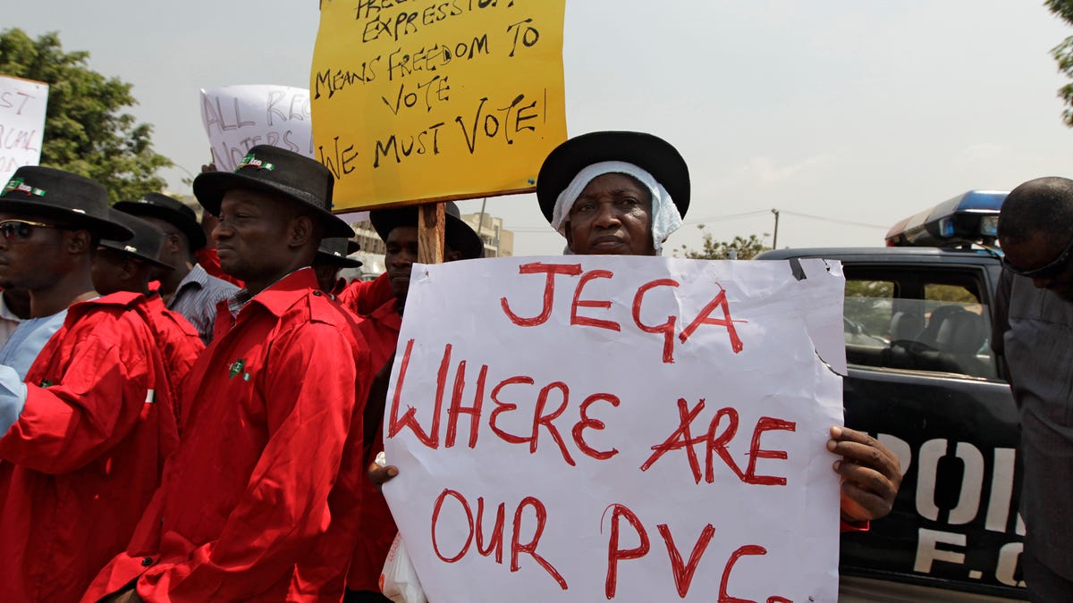 How traffic jams, elusive voter cards and apathy could give Goodluck ...