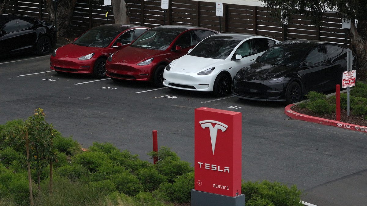 Feds Probe Tesla's Recall of 2 Million EVs Over Autopilot