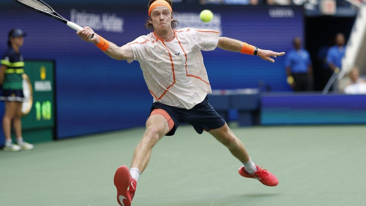 Tennis: Sinner beats Rublev to reach Vienna final - English 