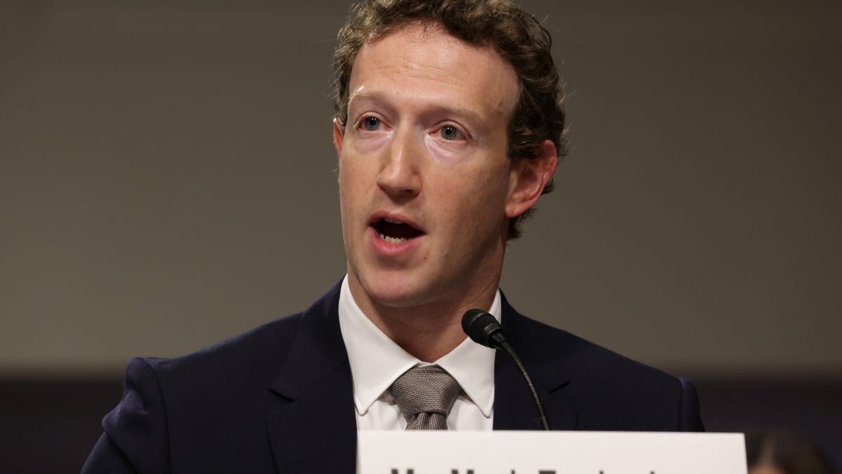 Mark Zuckerberg tries to poach Google's AI researchers for meta