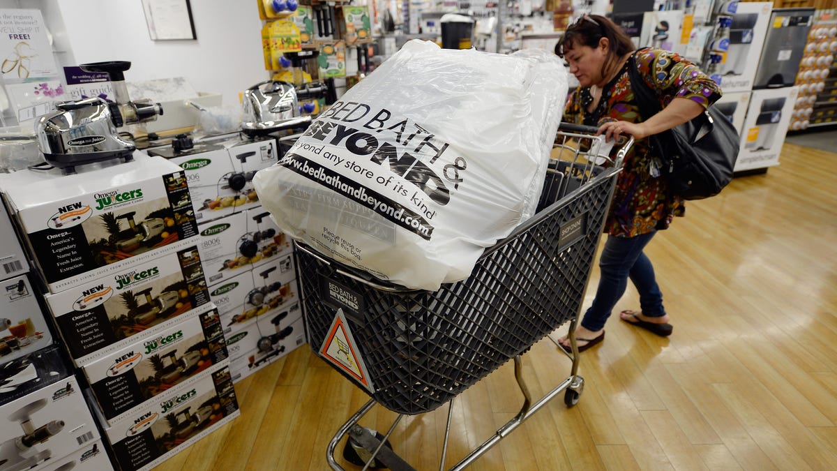 Gustavo Arnal: Bed Bath & Beyond shares plunge on the stock market