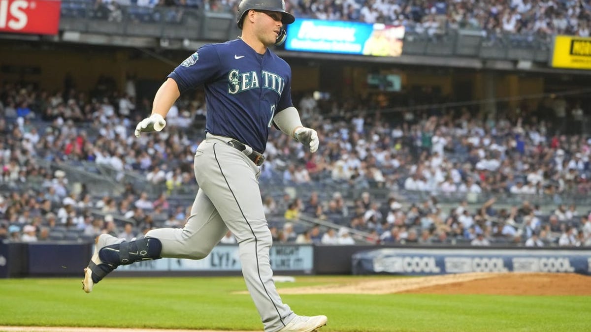 Cal Raleigh's RBI single in 10th lifts Mariners past Yankees, 1-0