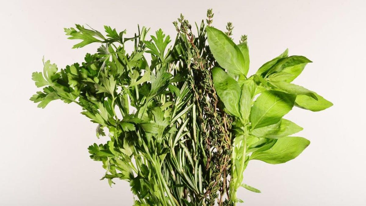 How to Dehydrate Herbs in the Air Fryer - Food Meanderings