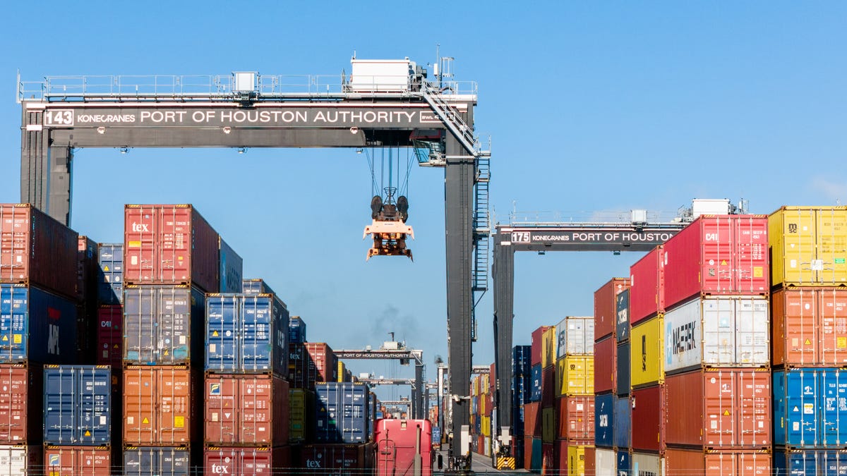 The US dockers’ strike is just hours away as the longshoremen’s union blasts employers