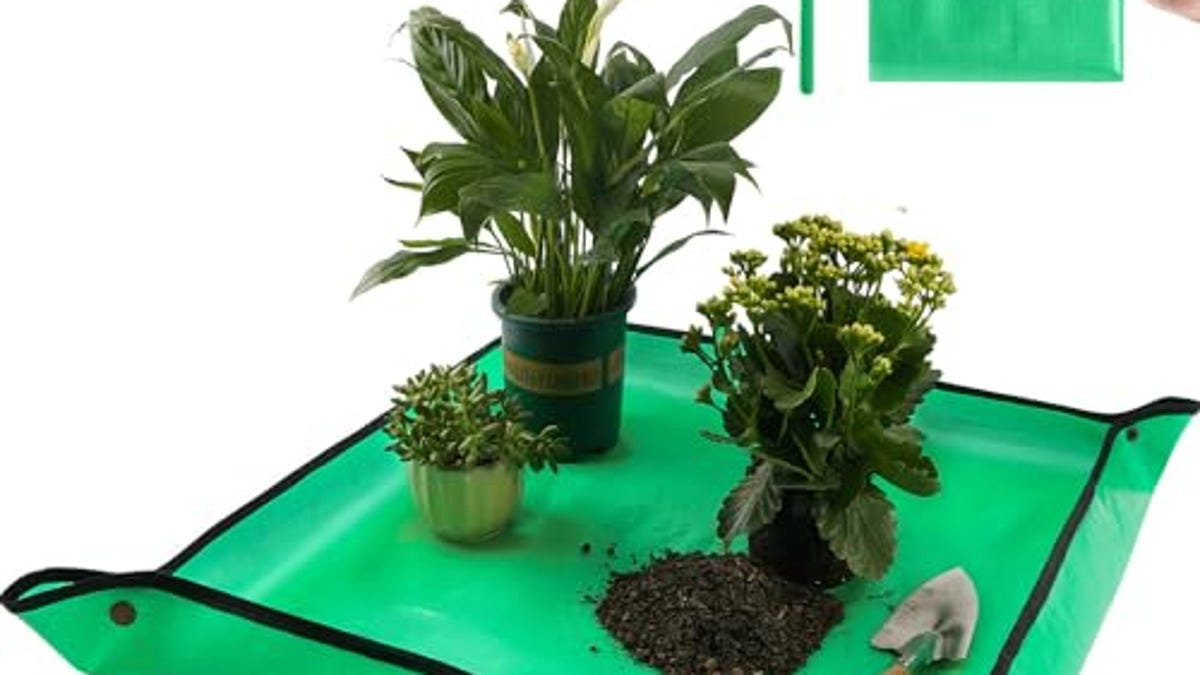 Repotting Mat For Indoor Plant Transplanting And Potting Soil Mess