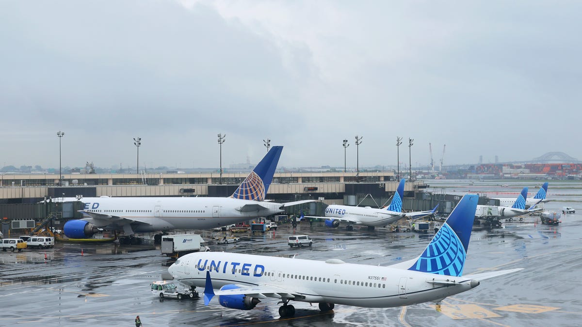 America's airport meltdown is coming at the worst possible time
