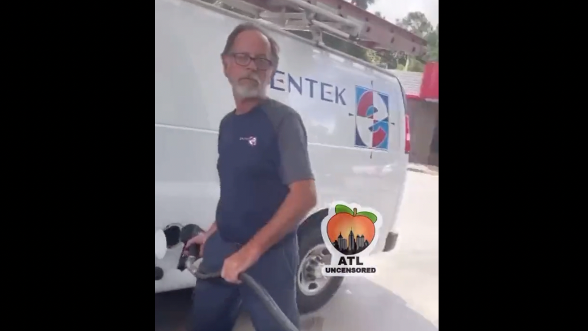How You Gon Be Racist AND a Thief? White Man Calls Lady Black B*tch and  Steals Her Gas