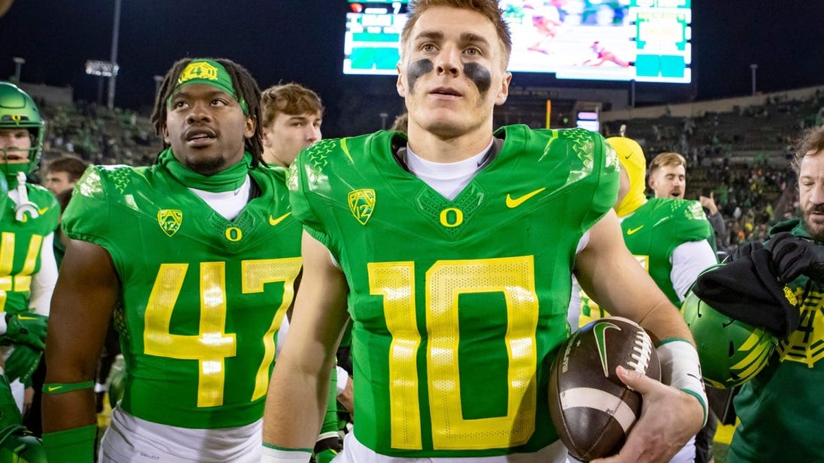 No. 5 Oregon Takes Aim At No. 3 Washington In Pac-12 Title Game