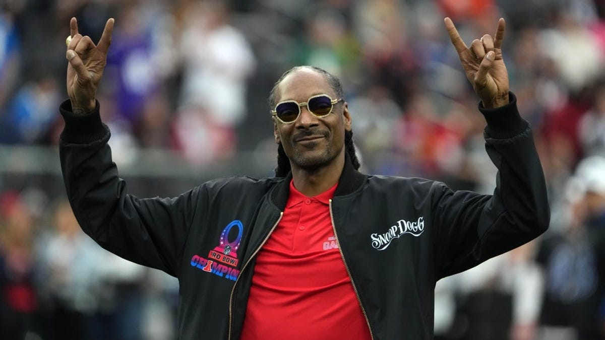 Report: Snoop Dogg joining bid to purchase Senators