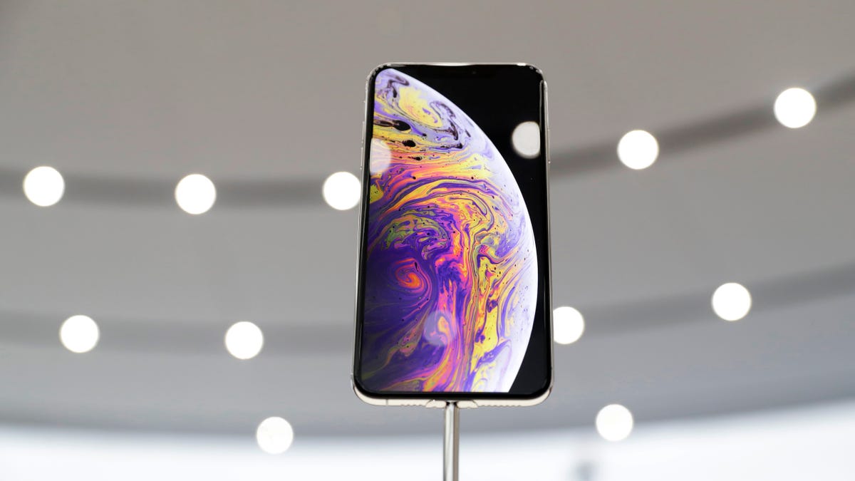 iPhone XS and XS Max: hands-on with Apple's giant new phone - The Verge