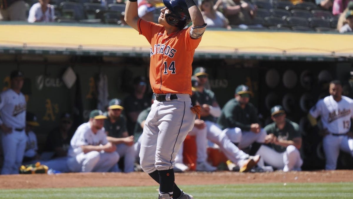 Astros pull away from A's to take opener in pivotal series