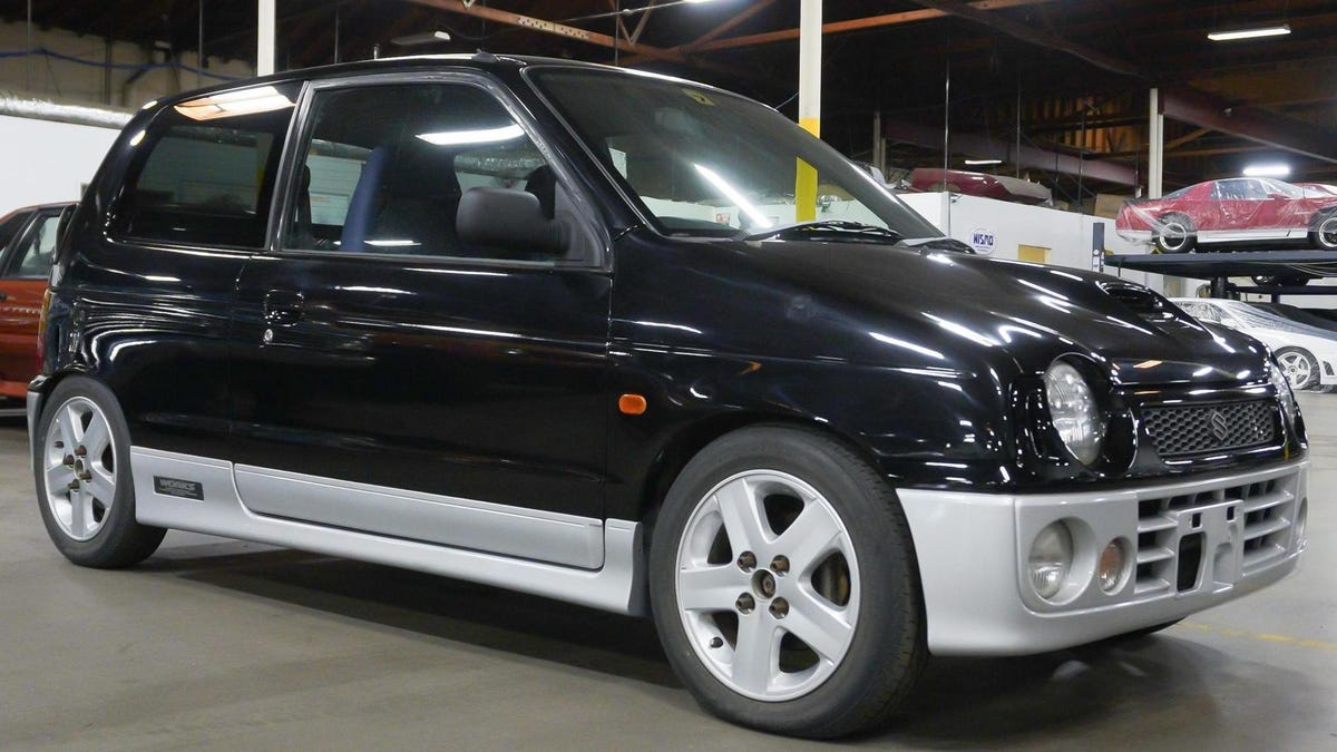 This Suzuki Alto Works RS-Z Is A 63-HP Hot Kei Hatch With A Functional Hood Scoop, And It Could Be Yours