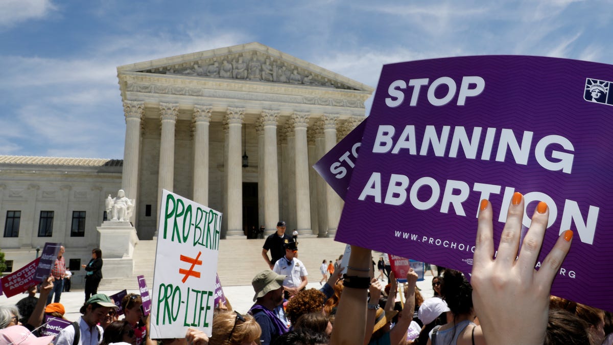 The reasons why US abortion rates are falling