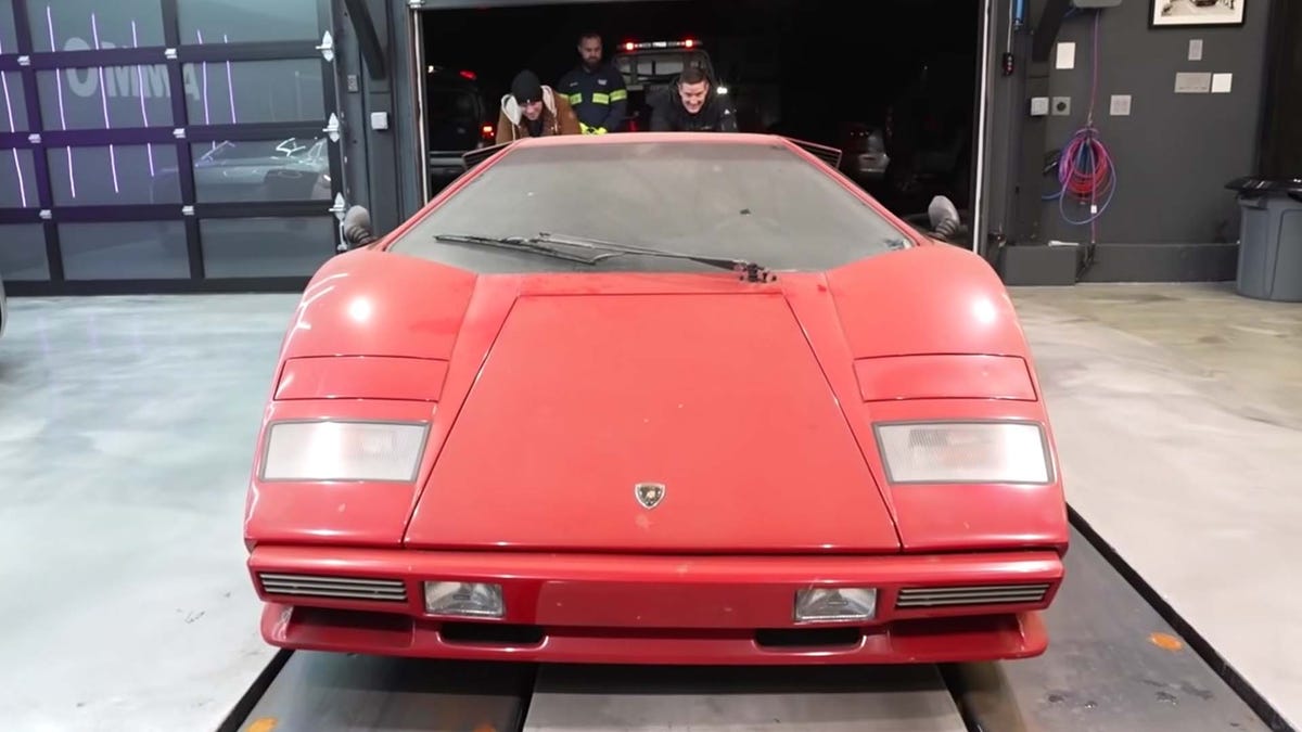 Lamborghini Countach é encontrado após 20 anos abandonado - Jornal do Carro  - Estadão