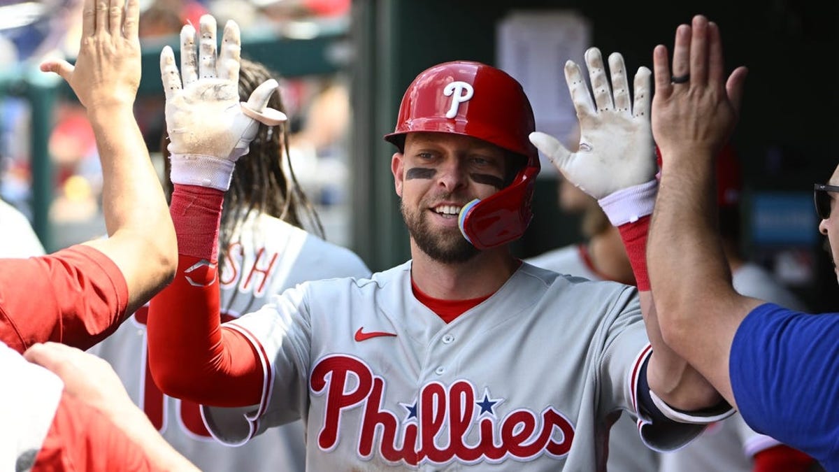 Watch: Kyle Schwarber blasts two solo home runs for Phillies in