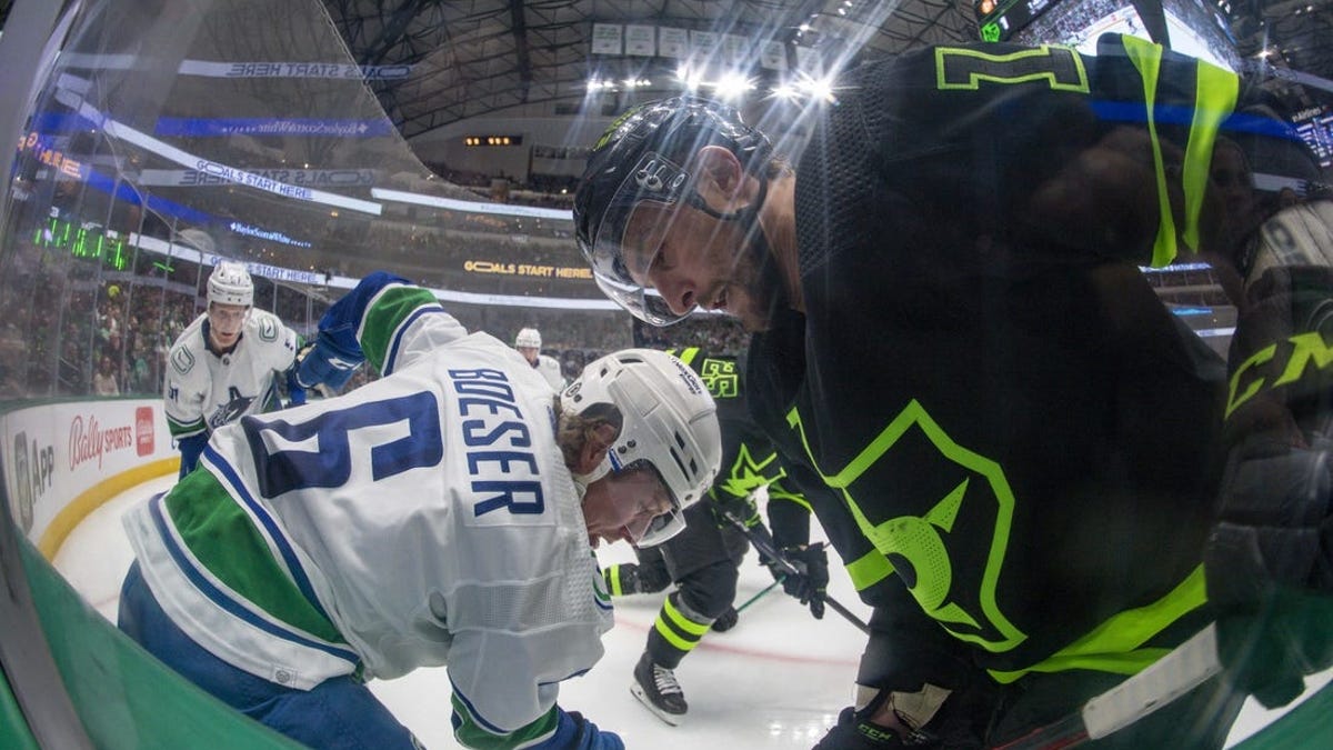 Canucks stifle Stars, sweep season series with 3-1 win - The Rink Live   Comprehensive coverage of youth, junior, high school and college hockey