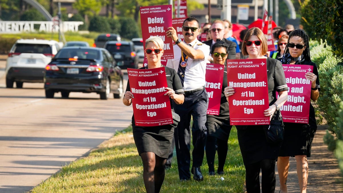 United Airlines flight attendants say they are ready to strike