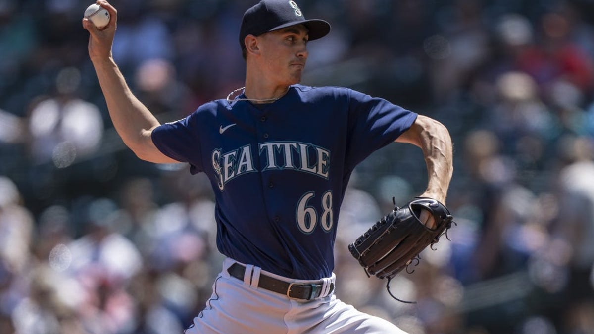 Hernandez shuts the door as Mariners edge Twins