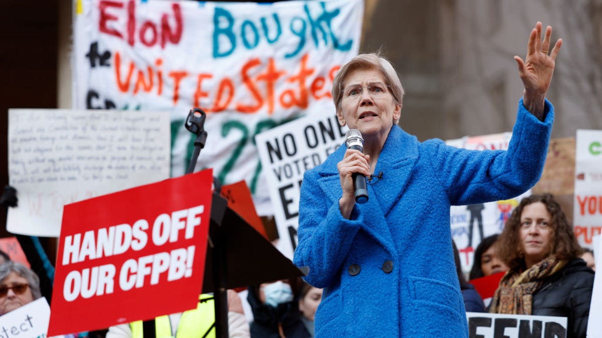 Elizabeth Warren has a warning about America's banking system under Trump