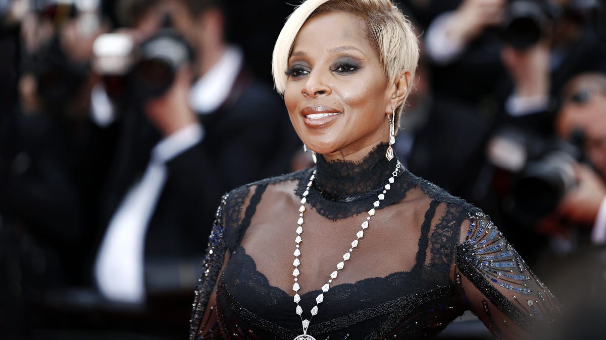 Mary J. Blige was - Image 2 from BET Awards 2022: Mary J. Blige Rocks A  Sexy White Two-Piece Ensemble On The Red Carpet!