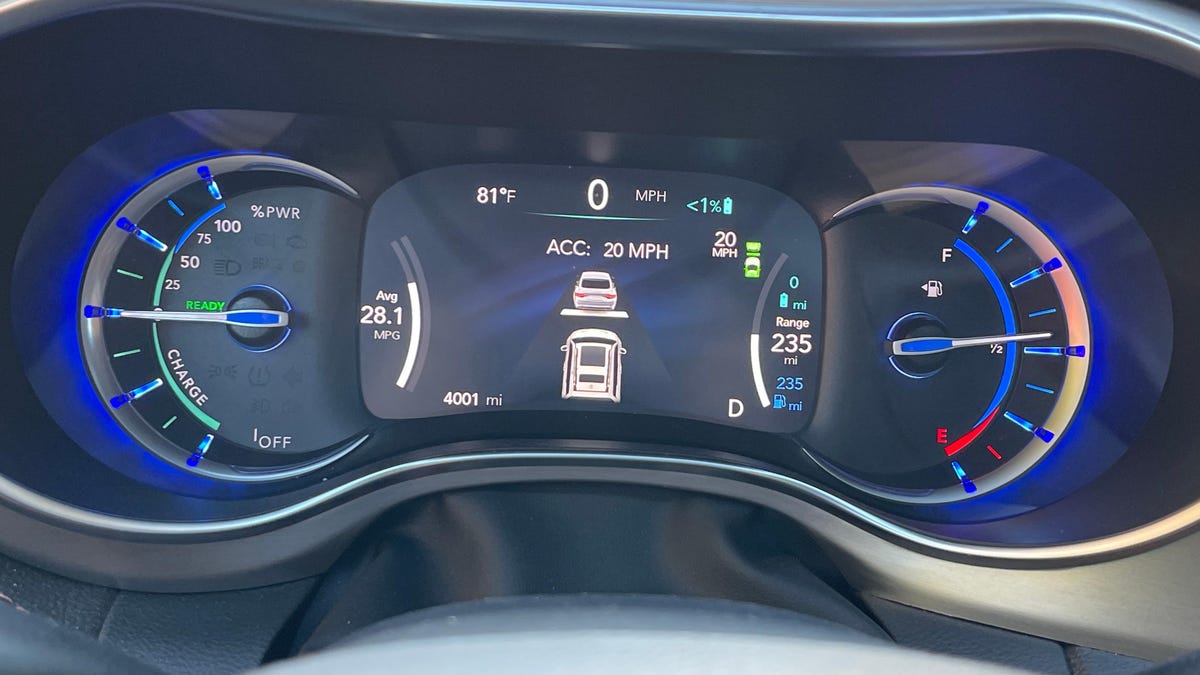 The Chrysler 200 Lives On In The Pacifica’s Gauge Cluster