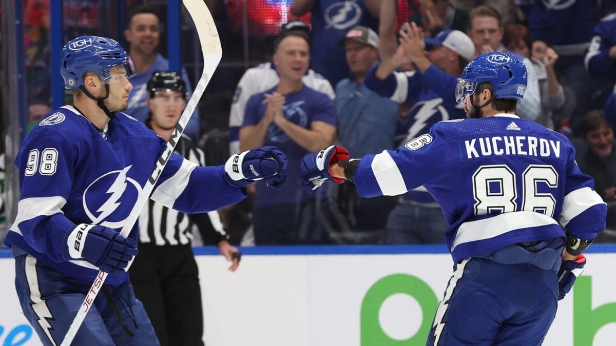 NHL roundup: Nikita Kucherov continues tear in Lightning's win