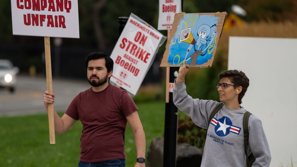 Boeing describes the striking workers’ demands as “non-negotiable” and stops talks