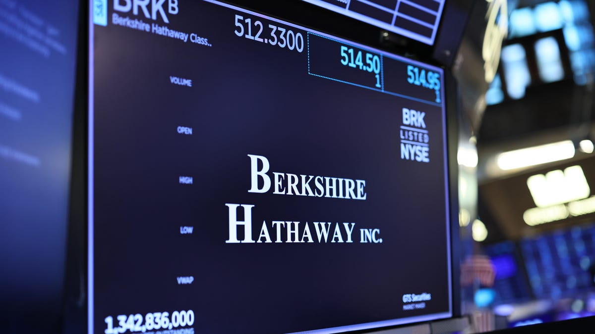 3 stocks Warren Buffett's Berkshire Hathaway is selling — and 2 stocks it's buying
