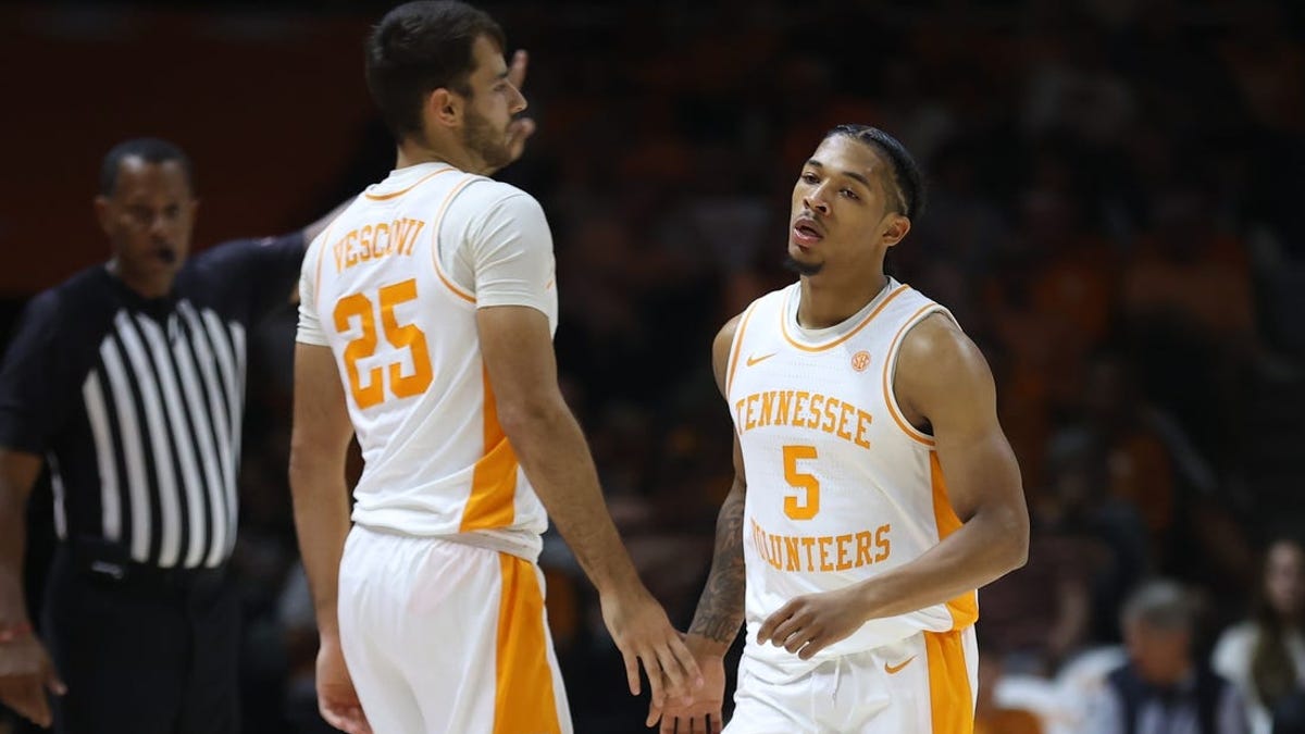 No. 9 Tennessee breezes by Tennessee Tech, 80-42