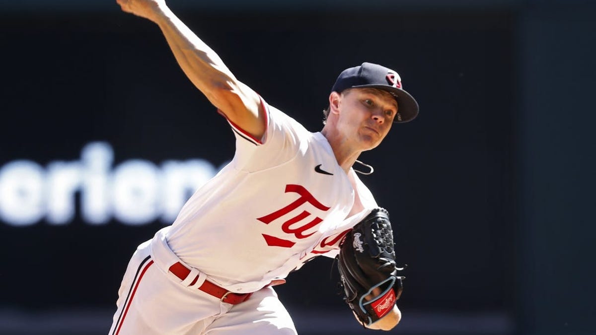 Sonny Gray strikes out 10 over 7 scoreless innings