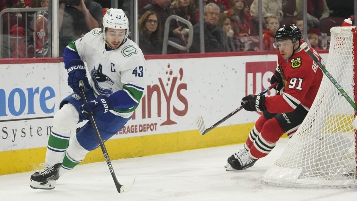 Canucks Ride Big 2nd Period To Top Struggling Blackhawks