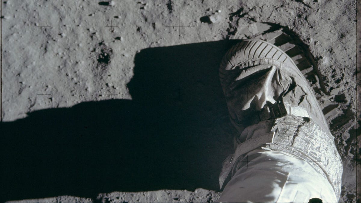 Extremely high-res outtakes from Apollo 11’s 1969 moon landing