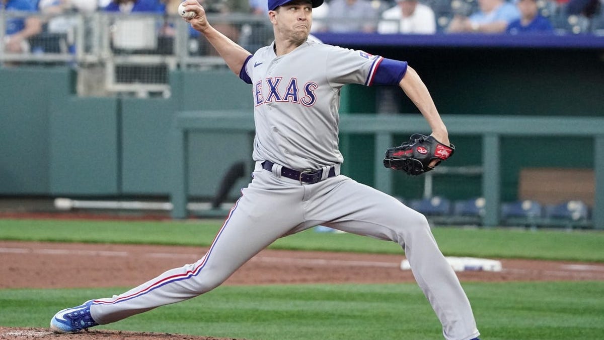 Baseball roundup: Rangers finally see Jacob deGrom in a game