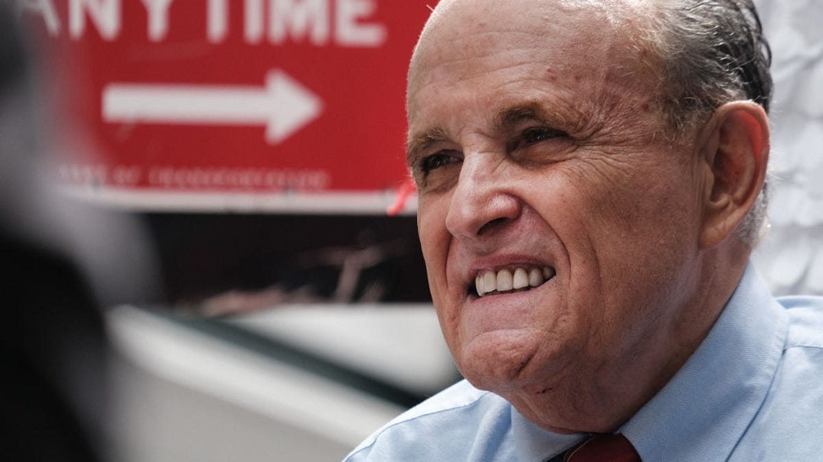 Watch Former New York City Rudy Giuliani Shave In A Public Restaurant